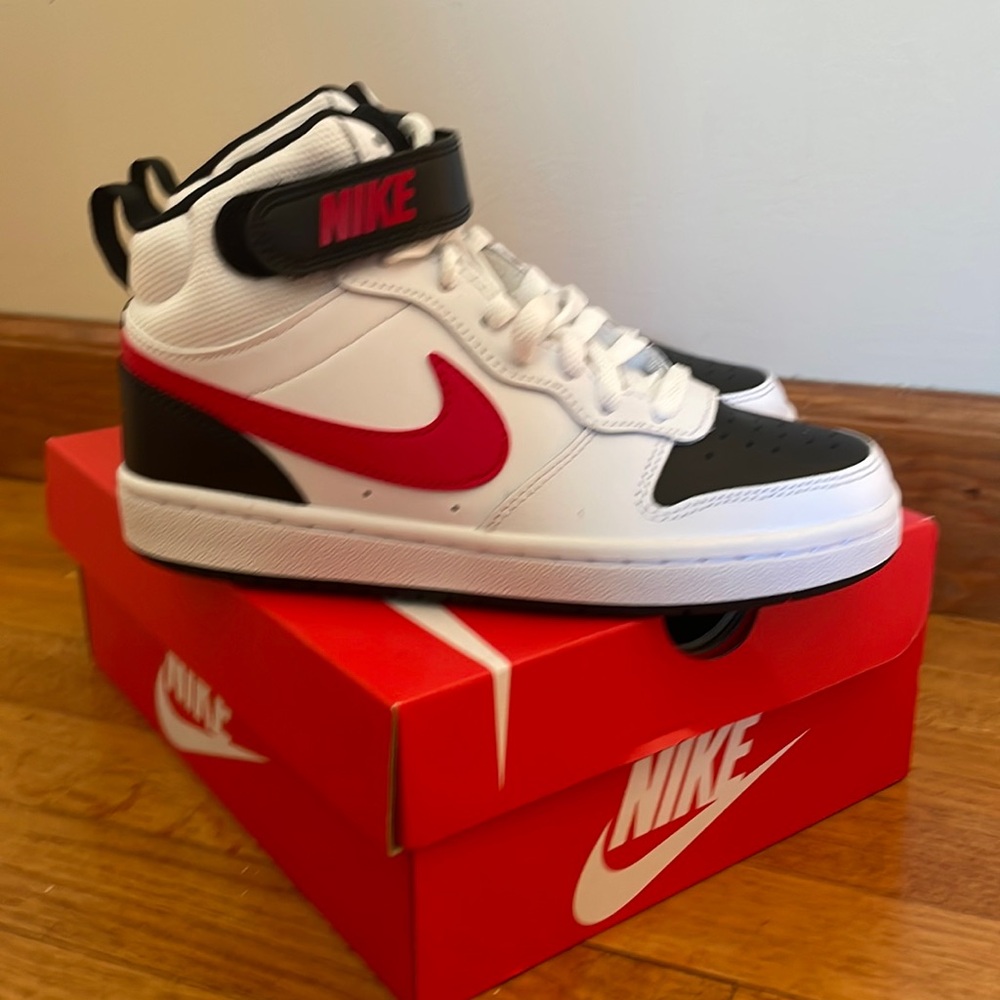 Brand new Boys Nike Court Borough Mid 2. Size 4y